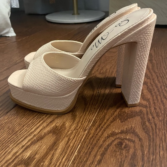 So me! NWOT heels size 7 - Picture 2 of 2